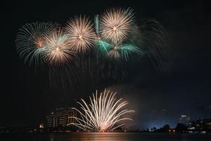 VIETNAM-HANOI-FUEGOS ARTIFICIALES-DIA DE LA LIBERACION