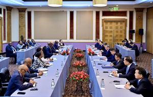 Afrique du Sud : le PM chinois rencontre des dirigeants étrangers à Johannesburg