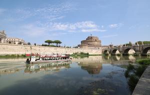 ITALIA-ROMA-RIO TIBER-OLA DE CALOR