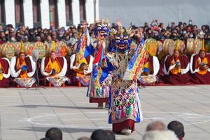 CHINA-GANSU-MONASTERIO LABRANG-DANZA DE EXORCISMO