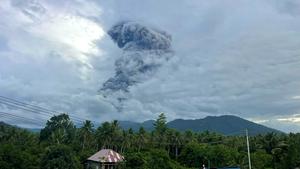 INDONESIA-MALUKU DEL NORTE-MONTE DUKONO-ERUPCION
