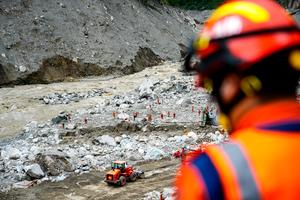 CHINA-XIZANG-GYIRONG-AVALANCHA DE LODO-RESCATE-ZONA CENTRAL AFECTADA