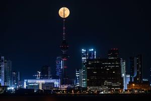 KUWAIT-CIUDAD DE KUWAIT-LUNA LLENA