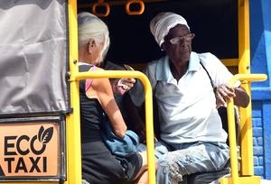 CUBA-HABANA-TRANSPORTE-COMBUSTIBLE-VIDA COTIDIANA