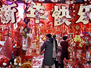 CHINA-BEIJING-SPRING FESTIVAL-SHOPPING (CN)