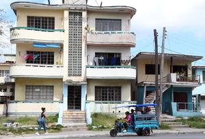 CUBA-HABANA-TRANSPORTE-COMBUSTIBLE-VIDA COTIDIANA