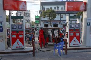 SOMALIA-MOGADISCIO-ESCASEZ DE COMBUSTIBLE-VEHICULOS RICKSHAW-MEDIOS DE SUBSISTENCIA