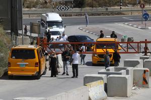 MEDIO ORIENTE-HEBRON-PUERTA DE ACCESO VIAL CERRADA