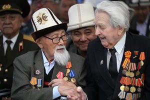 KIRGUISTAN-BISHKEK-DIA DE LA VICTORIA