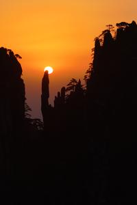 CHINA-ANHUI-MONTAÑA HUANGSHAN-AMANECER