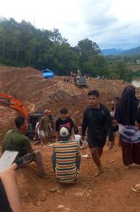 INDONESIA-SUMATRA OCCIDENTAL-CORRIMIENTO DE TIERRA-VICTIMAS