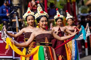 INDONESIA-BALI-FESTIVAL DE LAS ARTES-DESFILE DE INAUGURACION
