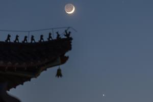 CHINA-HEILONGJIANG-VISTA DEL CIELO-LUNA Y VENUS