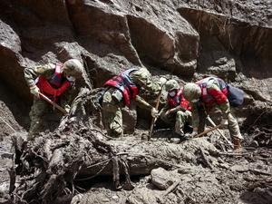 CHINA-XIZANG-XIGAZE-AVALANCHA DE LODO-RESCATE