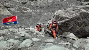 CHINA-XIZANG-GYIRONG-AVALANCHA DE LODO-RESCATE