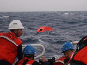 (SpotNews) CHINA-HUANGYAN DAO-CAPSIZED CARGO SHIP-FILIPINO CREW MEMBERS-RESCUE (CN)