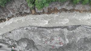 CHINA-XIZANG-GYIRONG-AVALANCHA DE LODO-OPERACIONES DE DESPEJE DE CARRETERAS