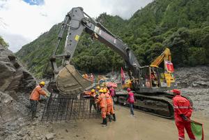 CHINA-XIZANG-GYIRONG-AVALANCHA DE LODO-RESCATE