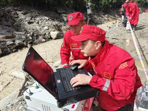 CHINA-XIZANG-GYIRONG-AVALANCHA DE LODO-RESCATE