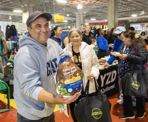 CANADA-TORONTO-ACCION DE GRACIAS-DISTRIBUCION GRATUITA DE PAVOS