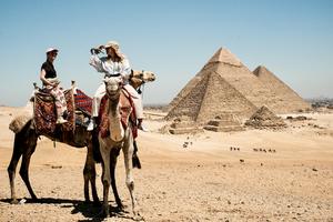 EGIPTO-GIZA-PIRAMIDES-TURISMO
