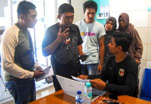 INDONESIA-MAR DE JAVA-ACCIDENTE DE BARCO-SECUELAS