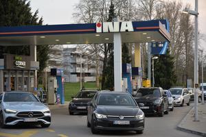 CROACIA-ZAGREB-COMBUSTIBLE-LIMITE DE PRECIO