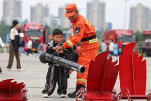 CHINA-GUIZHOU-GUIYANG-BOMBEROS-SIMULACRO-CONCIENTIZACION SOBRE SEGURIDAD