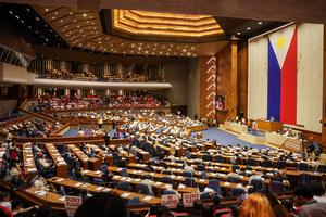 FILIPINAS-CIUDAD QUEZON-CAMARA DE REPRESENTANTES-VICEPRESIDENTA-DESTITUCION-APROBACION