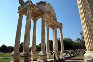 TURQUIA-AYDIN-AFRODISIAS-CIUDAD ANTIGUA-PAISAJE