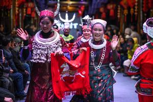 CHINA-GUIZHOU-KAILI-DESFILE DE MODAS