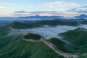 CHINA-HEBEI-GRAN MURALLA-NUBES