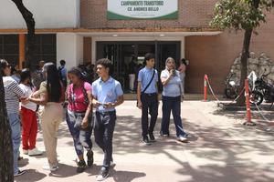 VENEZUELA-CARACAS-CICLO ESCOLAR