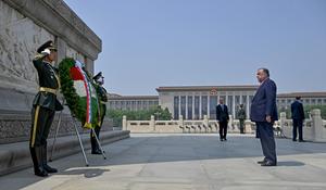 CHINA-BEIJING-TAYIKISTAN-PRESIDENTE-MONUMENTO-TRIBUTO