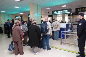 CHINA-HEILONGJIANG-HEIHE-PASAJEROS DE LLEGADA Y SALIDA-1 MILLON