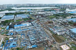 CHINA-HUBEI-HUANGGANG-TORNADO-RESCATE