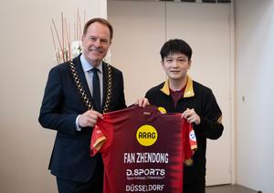 ALEMANIA-DUSSELDORF-TENIS DE MESA-FAN ZHENDONG-CEREMONIA