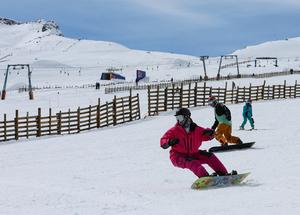 CHILE-SANTIAGO-CORDILLERA DE LOS ANDES-ESQUI