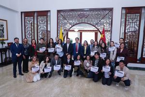 COLOMBIA-BOGOTA-CHINA-BECAS