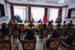 COLOMBIA-BOGOTA-CHINA-BECAS