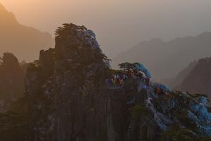 CHINA-ANHUI-MONTAÑA HUANGSHAN-AMANECER