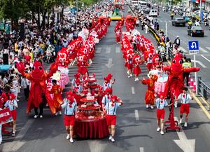 CHINA-JIANGSU-XUYI-CANGREJO DE RIO-DESFILE TEMATICO