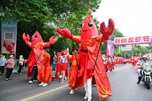 CHINA-JIANGSU-XUYI-CANGREJO DE RIO-DESFILE TEMATICO