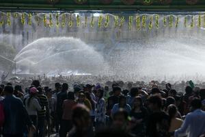 MYANMAR-YANGON-FESTIVAL DEL AGUA DE THINGYAN-CELEBRACION