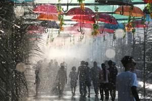 MYANMAR-YANGON-FESTIVAL DEL AGUA DE THINGYAN-CELEBRACION