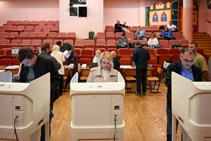 RUSIA-NOVENA DUMA ESTATAL-VOTACION-COMIENZO
