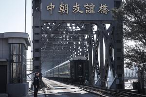 CHINA-LIAONING-DANDONG-PYONGYANG-TREN INTERNACIONAL DE PASAJEROS-OPERACION