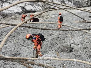CHINA-XIZANG-GYIRONG-AVALANCHA DE LODO-RESCATE