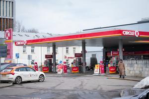 LETONIA-RIGA-ESTACION DE SERVICIO