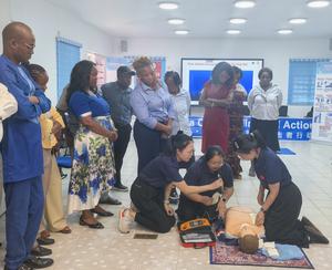 SIERRA LEONA-FREETOWN-EQUIPO MEDICO CHINO-UNICEF-CAPACITACION EN PRIMEROS AUXILIOS